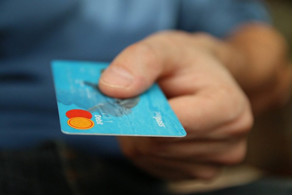Paying Taxes with a Credit Card pros and cons
